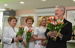 Мэр Москвы Сергей Собянин пообещал уделить особое внимание совершенствованию медпомощи матерям и детям